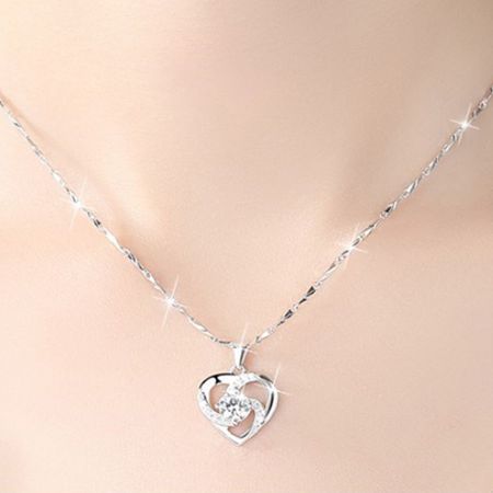 Women's heart-shaped pendant simple and versatile